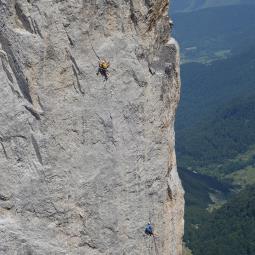 une cordée dans la voie Zutopistes
